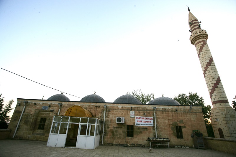 Cabir El-Ensar Camii ve Türbesi